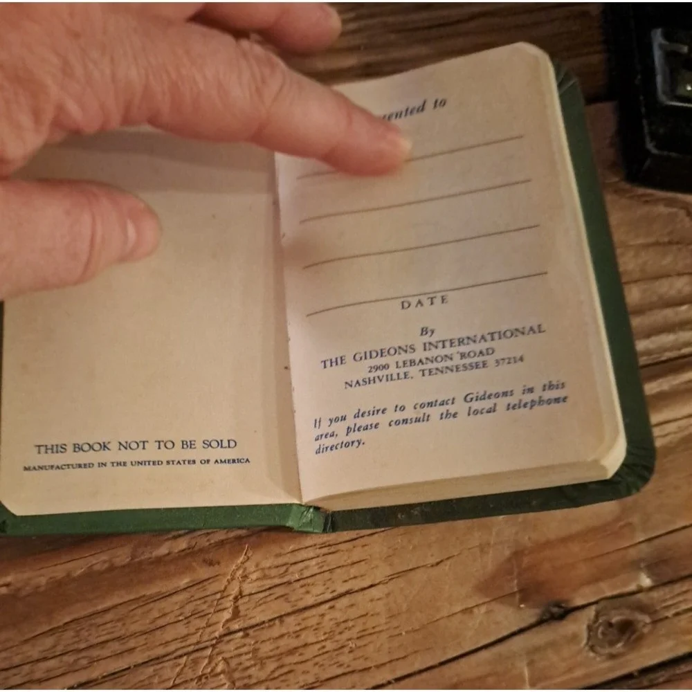 Pocket Size BIBLE English New Testament Psalms Proverbs Green Cover EUC